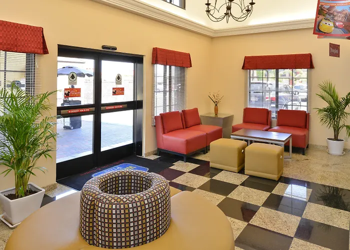 Best Western Plus Raffles Inn & Suites